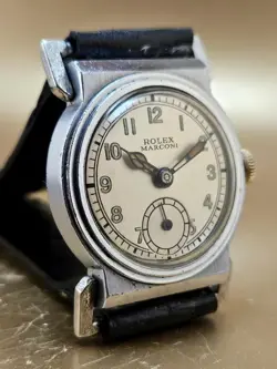 STYLE 1940S WRISTWATCH