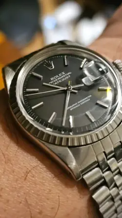 1603 BLACK DIAL
