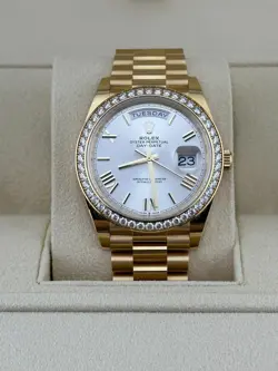 DIAMOND BEZEL SILVER