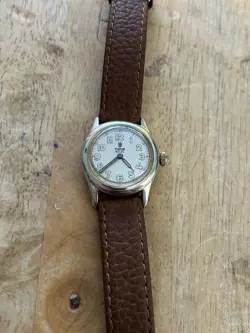 SIZED WRISTWATCH