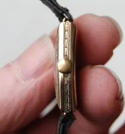 ANTIQUE 9K GOLD