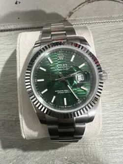 BEZEL GREEN MOTIF