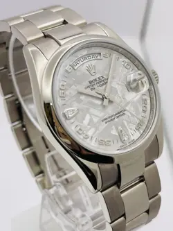 DIAL SELF-WINDING WATCH
