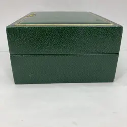 BOX AND ACCESSORIES