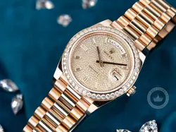 BEZEL DIAMOND-PAVED DIAL