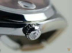 MID-SIZE WRIST WATCH