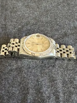 WHITE FLUTED BEZEL