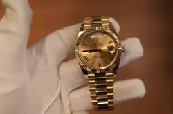 ROLEX DAY-DATE 40 228238 18K YELLOW GOLD CHAMPAGNE ROMAN DIAL COMPLETE SET