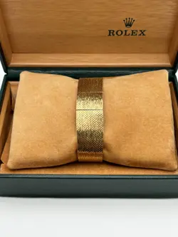 GOLD BRACELET WITH