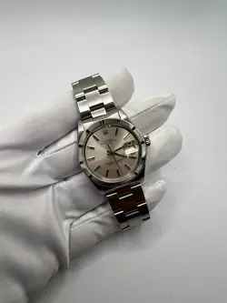 ROLEX DATE 1500 SILVER OYSTER BRACELET WITH ENGINE TURN BEZEL