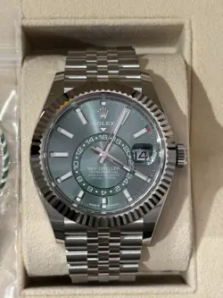 UNWORN FULL-SET BOX