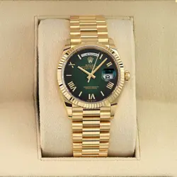 GOLD WATCH 36