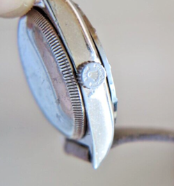 GOLD AUTOMATIC WRISTWATCH