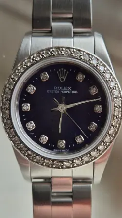 DIAMOND SET BEZEL.
