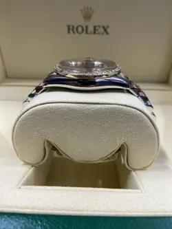 WATCH RED