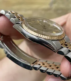 GOLD MEN'S WATCH