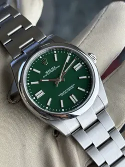 ROLEX OYSTER PERPETUAL 124300 OP 41 GREEN DIAL