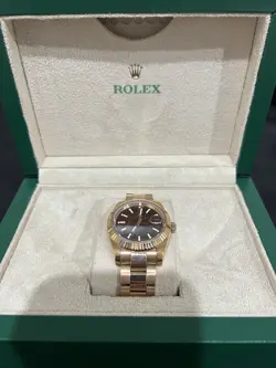 GOLD MENS WATCH