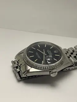 1570 BLACK