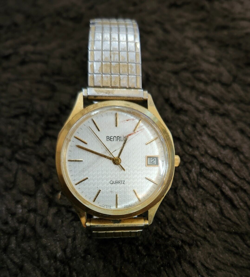 WRISTWATCH WITH DATE