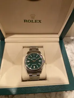 ROLEX OYSTER PERPETUAL 124300 OP 41 GREEN DIAL FULL SET