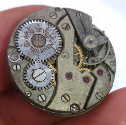 VINTAGE WRISTWATCH FOR