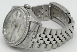 WRIST WATCH W/BOX