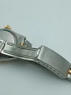 LADIES WATCH W/PAPERS