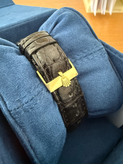 GOLD MENS WATCH