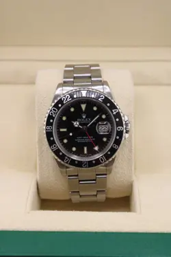 ALL-BLACK BEZEL
