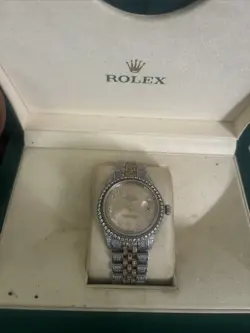 WRISTWATCH WITH DIAMONDS