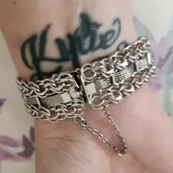 NO BAND.