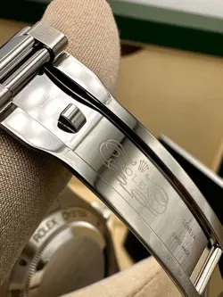 ROLEX ? MILGAUSS Green Sapphire Black Dial 40mm 116400GV FullSet Box&Papers&Tags