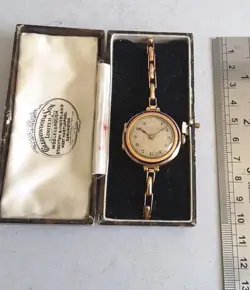 WRISTWATCH. W.