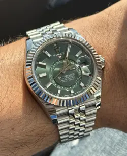 Mint GREEN Rolex Sky Dweller 42mm Jubilee FULL SET 2025 Watch Skydweller GMT