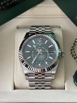 Mint GREEN Rolex Sky Dweller 42mm Jubilee FULL SET 2025 Watch Skydweller GMT