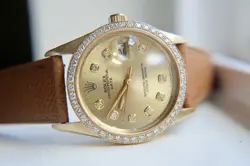 WATCH W/ DIAMONDS