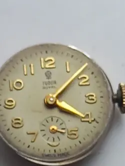 17.8MMWIDE CHAMPAGNE DIAL
