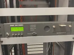 XLR INPUT/OUTPUTS COM