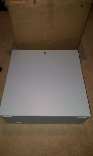 SIEMENS INDUSTRIAL CONTROL PANEL ENCLOSURE B27009462 24&quot;W X 24&quot;H X 9 1/4&quot;D W/KEY