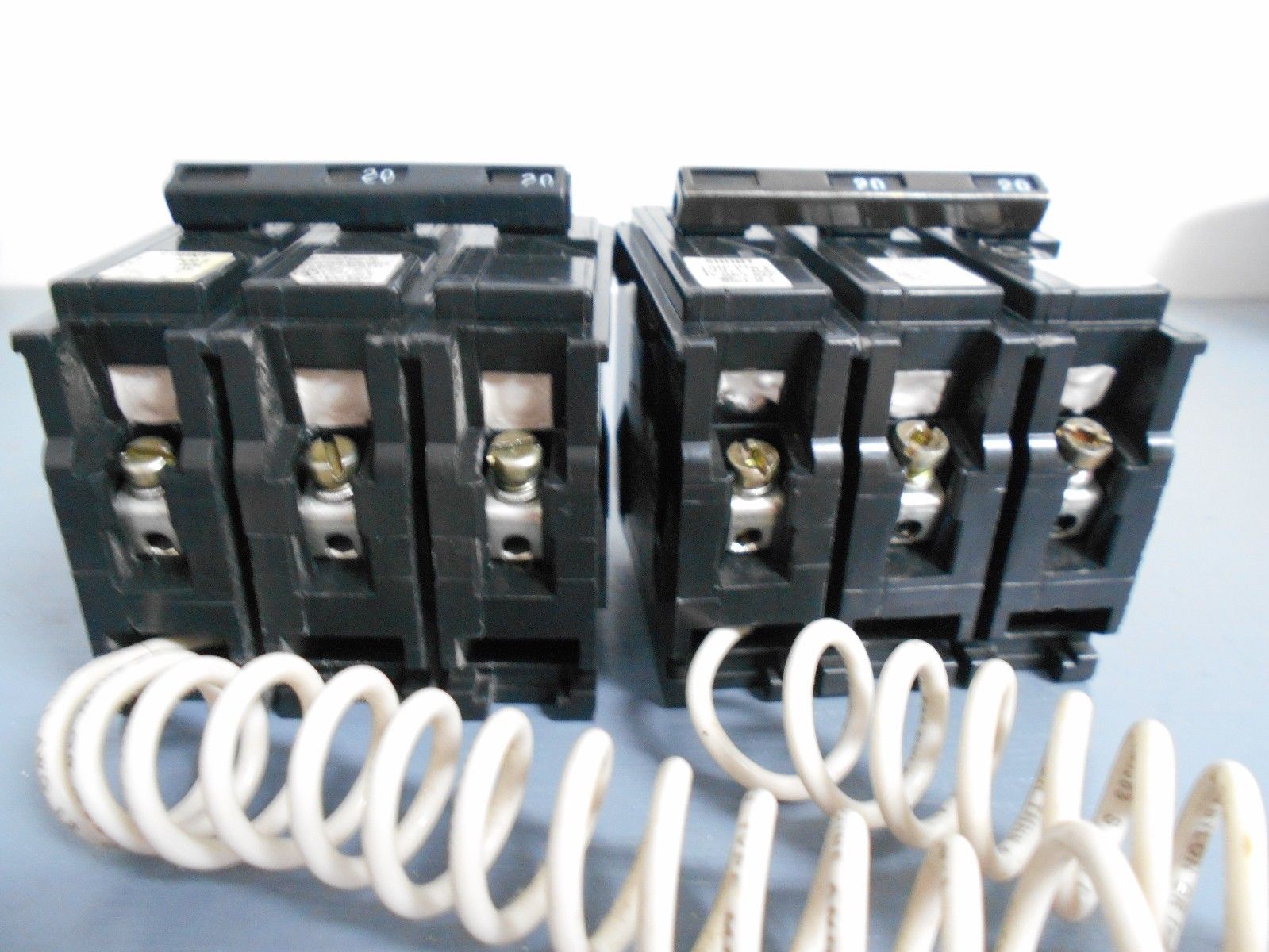 SIEMENS B2200S02 20 AMP 2-POLE BOLT-IN SHUNT TRIP BREAKER