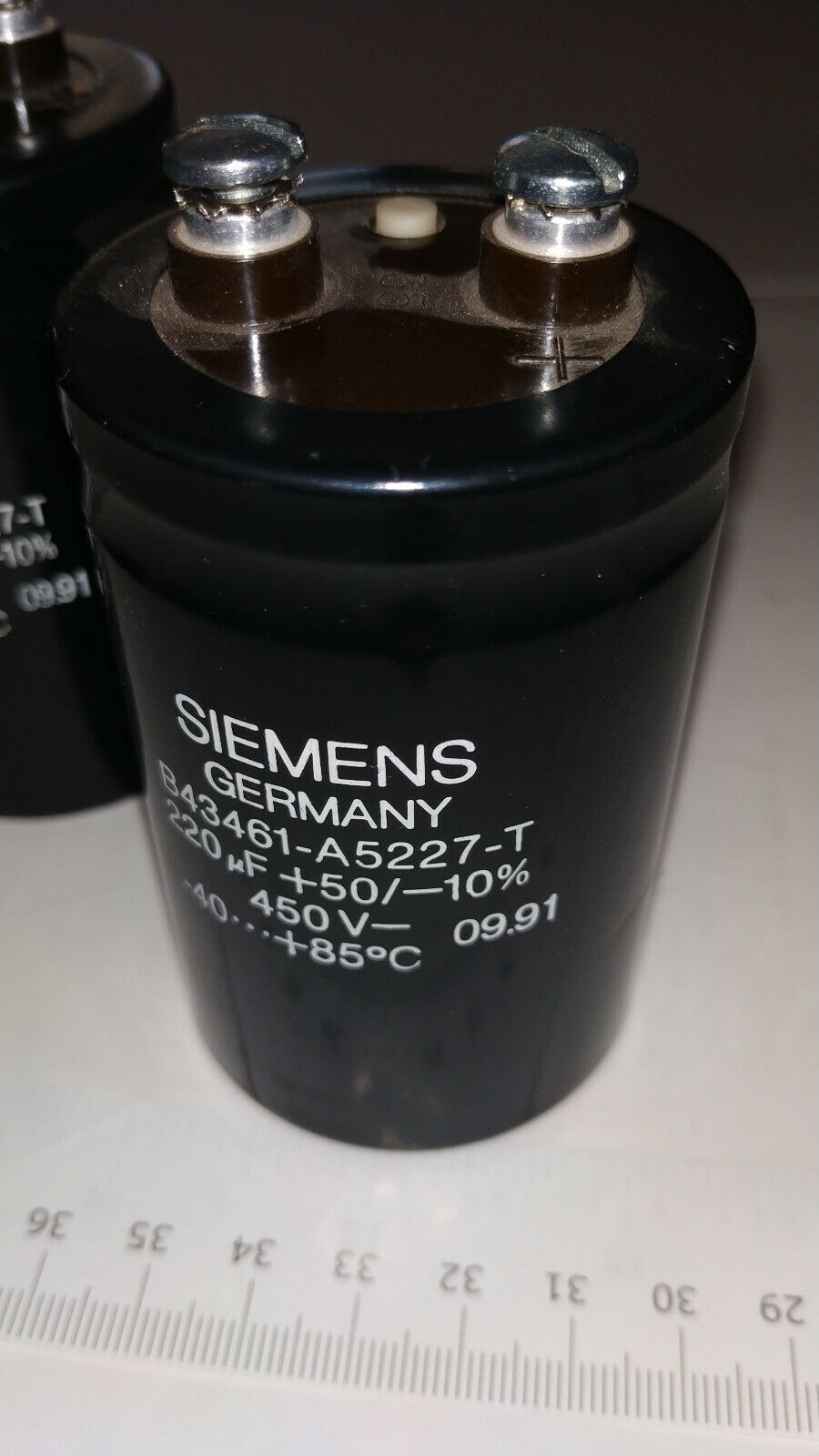 2 X Capacitor 220uF +50/-10% 450V- Siemens B43461-A5227-T -40..+85degC