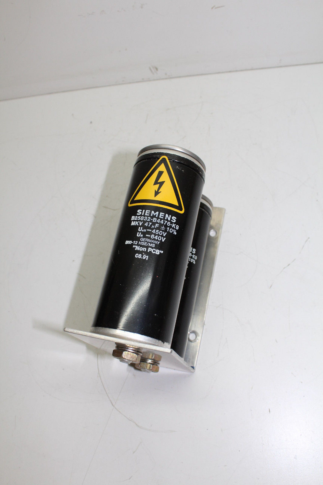Siemens B25832-B4476-K9 Capasitors
