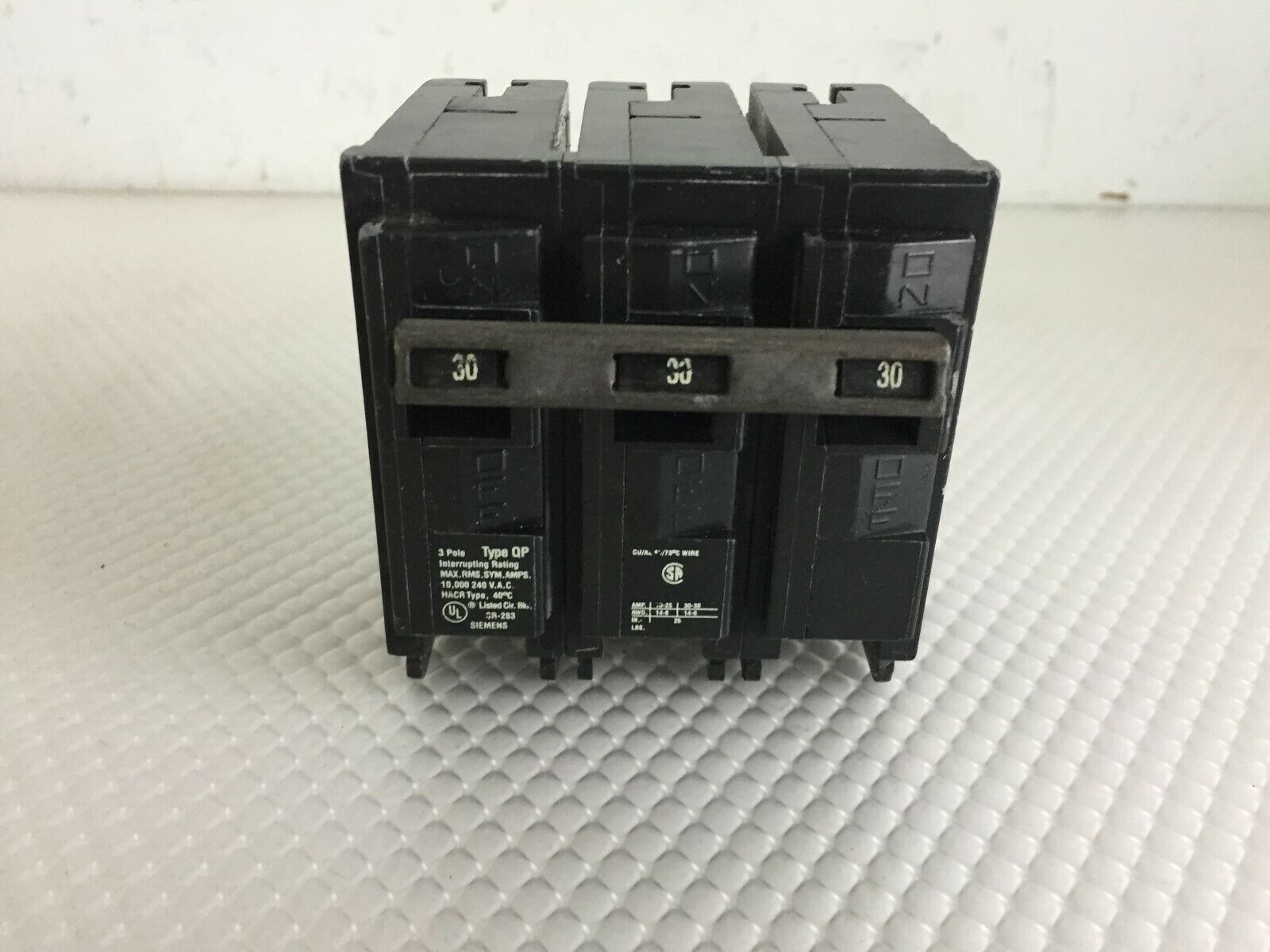 SIEMENS Q330 30 AMP 240 VOLT 3 POLE BREAKER..112