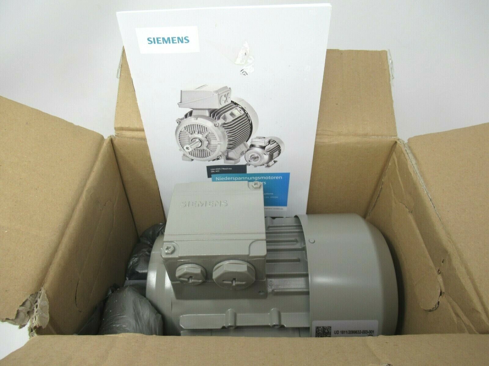 SIEMENS Simotic Low-Voltage Electric Motor 1LE1002-0CB22-2KA4-Z *NEW*