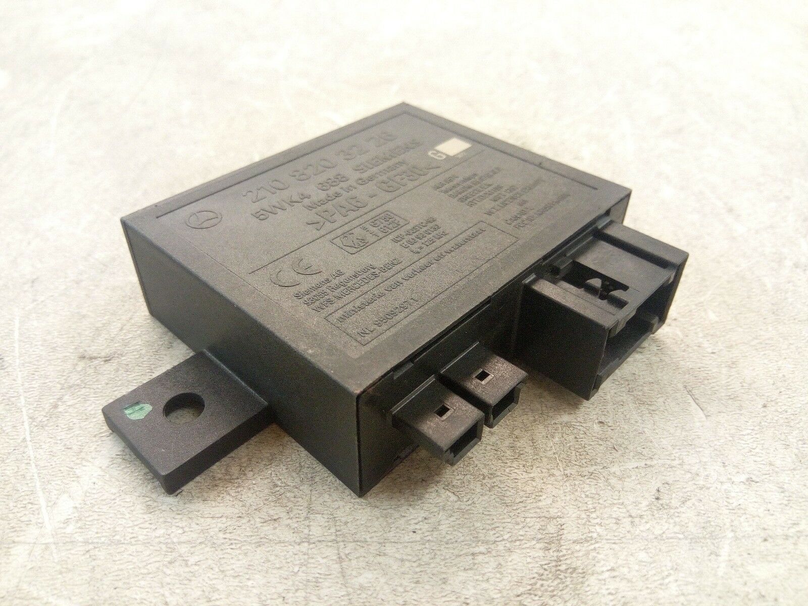 1996 1997 MERCEDES E320 ANTI THEFT LOCK COTROL MODULE SIEMENS OEM 2108203226