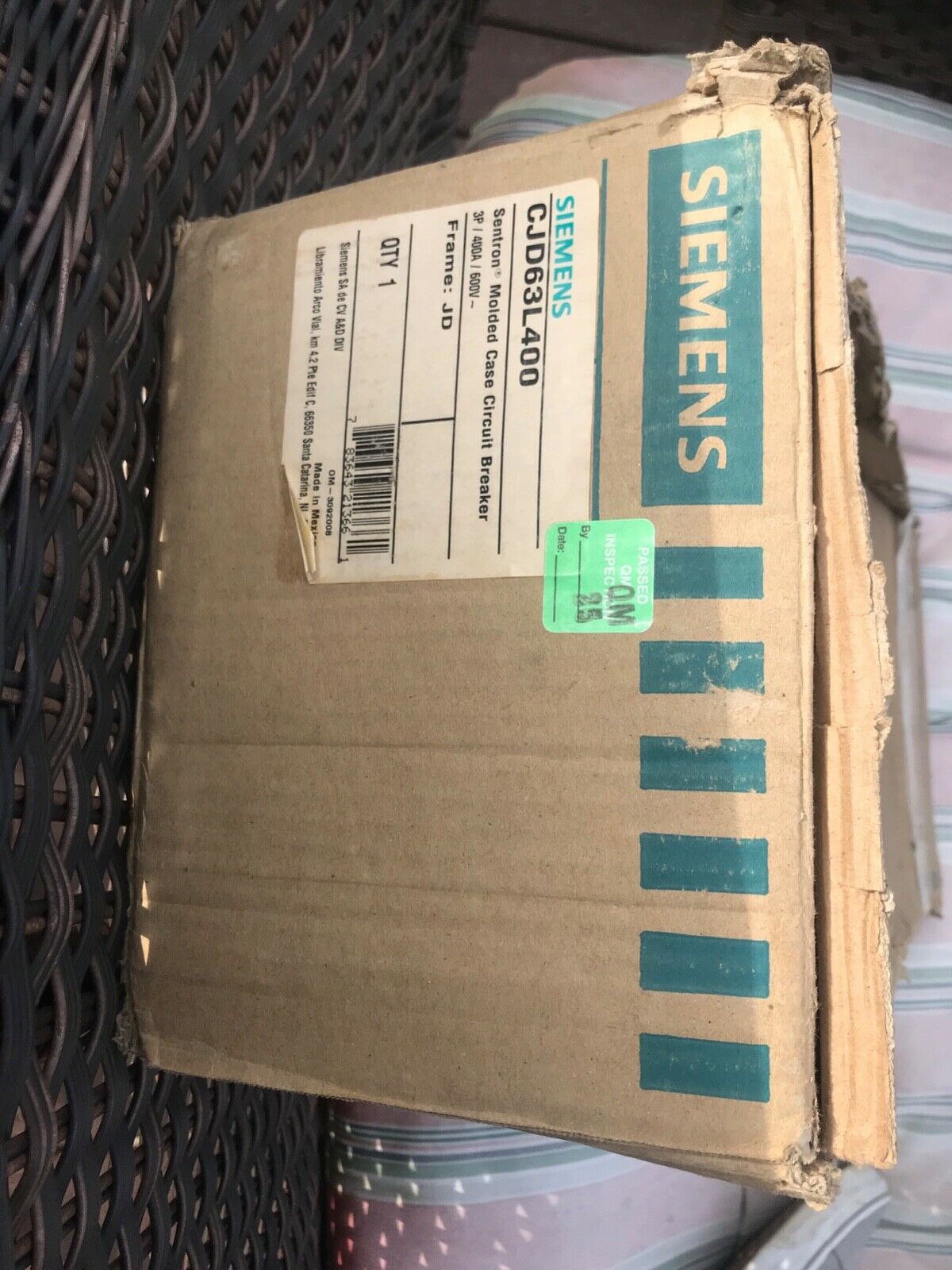 - Siemens CJD63L400 3 pole/400amp/600v molded case Circuit breaker Frame type JD