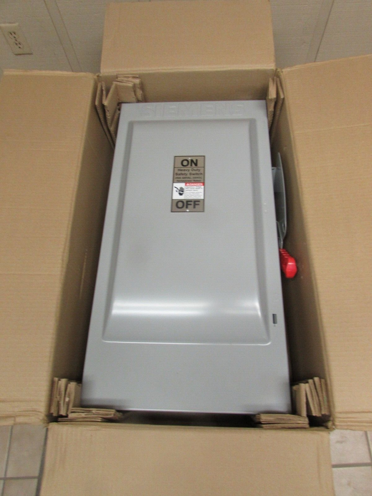 SIEMENS HNF364 , NON-FUSED HEAVY DUTY SAFETY SWITCH ,3p/200A/600V, NEW IN BOX!