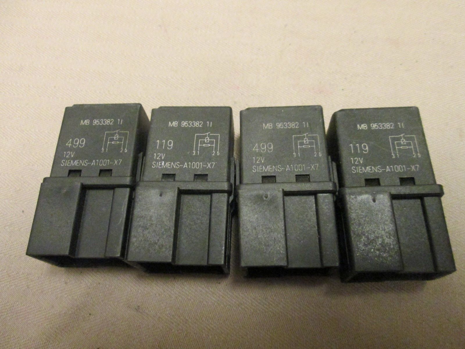 LOT OF 4 Volvo Siemens A1001-X7 ((MB 953382 11 Relay))