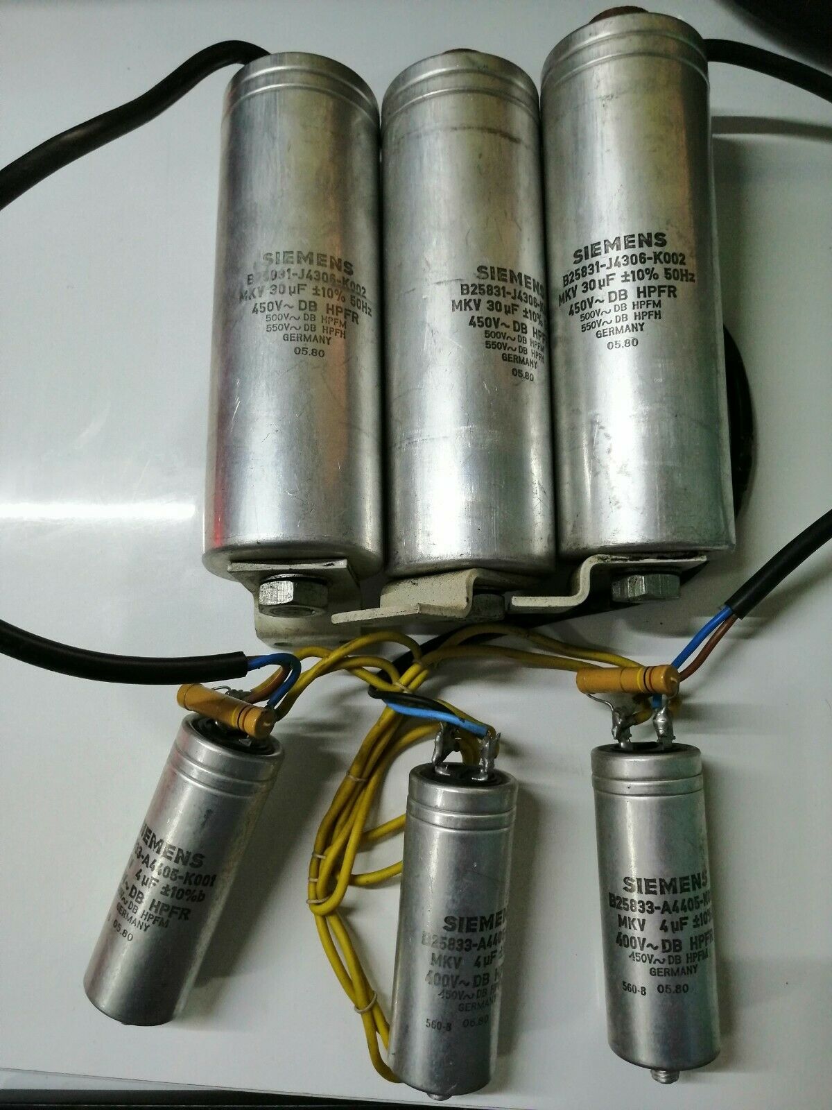 SIEMENS  Capacitor B25831-J4306,B25833-A4405 Germany lot. 4 pieces